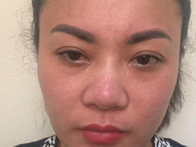 Pháp luật - Bắt giam nữ chủ quán karaoke cố thủ, giấu khách tầng thượng