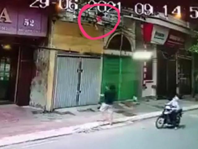 Tin tức trong ngày - Mong ước thành hiện thực của vợ chồng người đàn ông đỡ bé gái rơi từ tầng 2 xuống đường