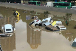 Thế giới - Thành phố TQ được đổ hơn 8 tỷ USD chống lũ lụt bị "thất thủ" sau một trận mưa, vì sao?