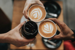 Vì sao cà phê và sữa mẹ giúp bảo vệ ta tốt hơn trước COVID-19?