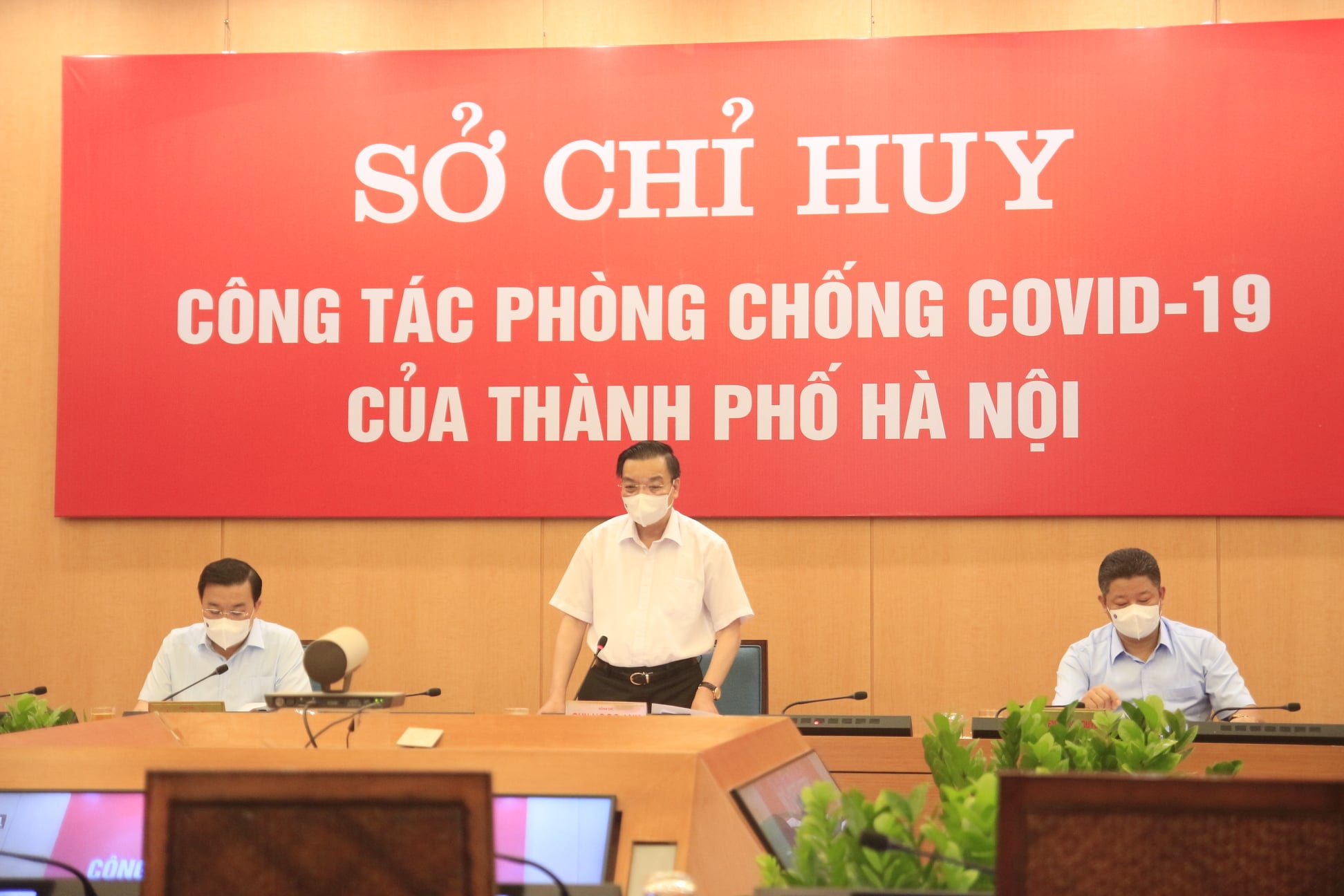 Chủ tịch UBND TP.Hà Nội Chu Ngọc Anh phát biểu tại phiên họp.