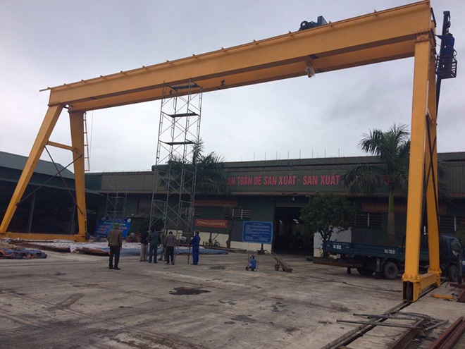 Thi công cổng trục ngoài trời