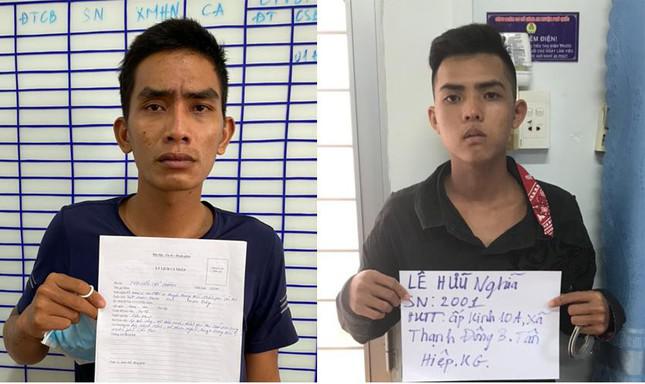 Nguyễn Chí Thành và Lê Hữu Nghĩa được Danh thuê đập phá 2 ngôi mộ với giá 50 triệu đồng.