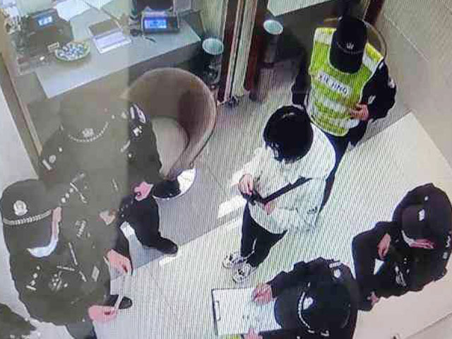 Bạn trẻ - Cuộc sống - Bạn trai tặng 74 tỷ, cô gái đi rút tiền thì bị cảnh sát "sờ gáy", sốc nặng trước sự thật về người yêu