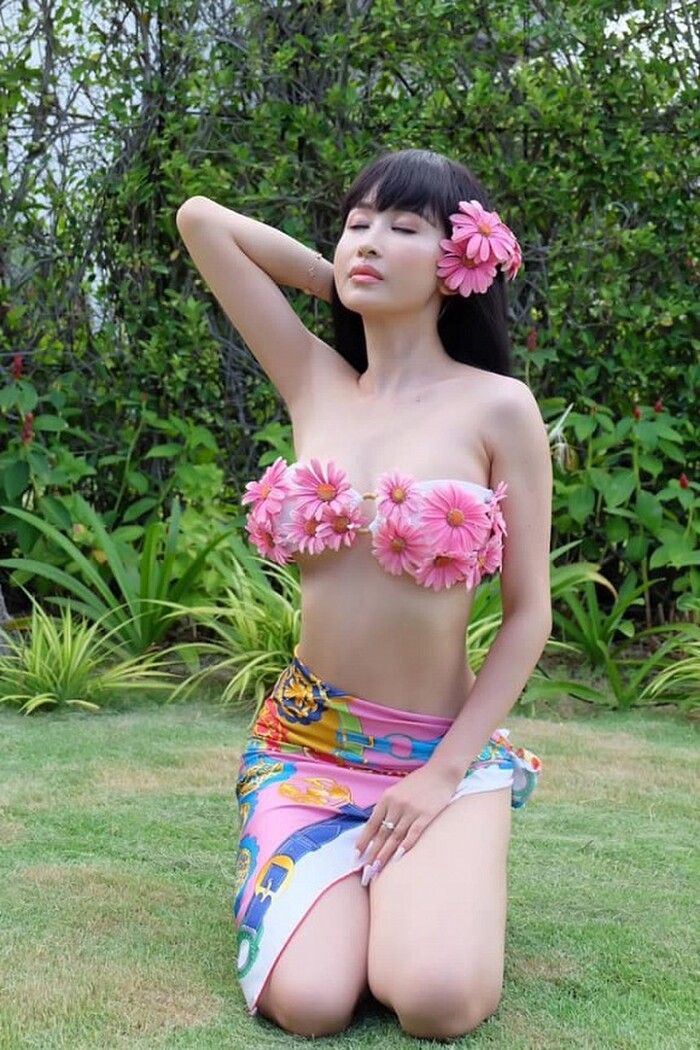 Nghiện mặc bikini “lạ”, vợ tỷ phú ngành nhựa Việt để lộ vòng 1 “lúc ẩn lúc hiện” khó hiểu - 8