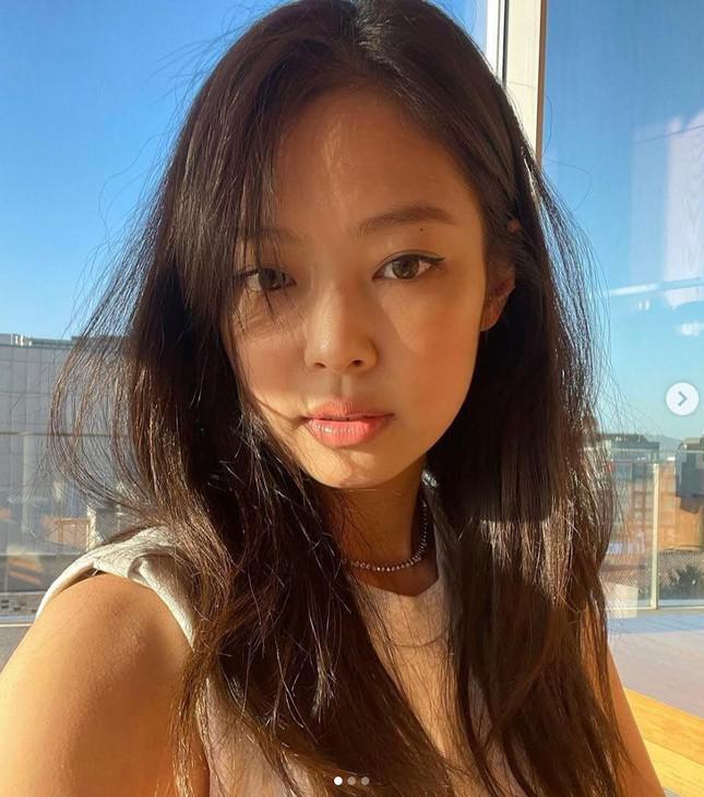 Thử nghiệm trang điểm nhợt nhạt kiểu Jennie, Jang Won Young có được khen như đàn chị? - 2