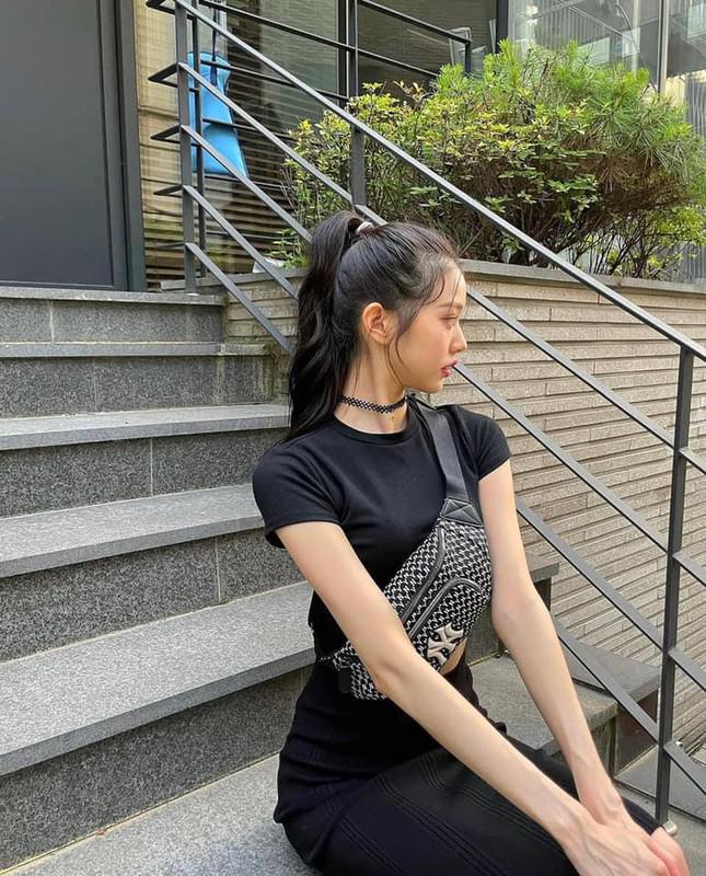 Thử nghiệm trang điểm nhợt nhạt kiểu Jennie, Jang Won Young có được khen như đàn chị? - 10