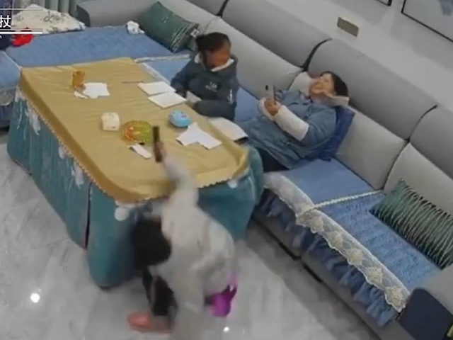 Cười 24H - Những tình huống của trẻ con khiến người lớn phải dở khóc dở cười