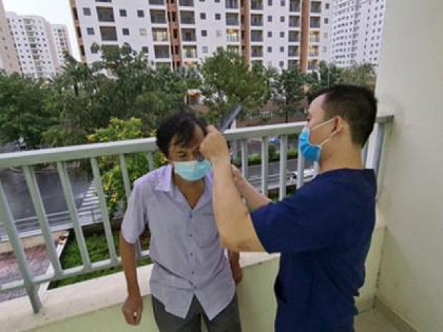 Tin tức trong ngày - VÀO ĐIỂM NÓNG COVID-19 (*): 12 giờ "xây" bệnh viện dã chiến