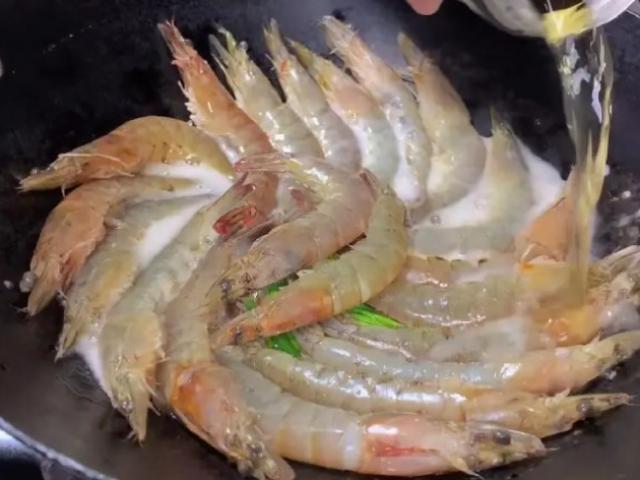 Ẩm thực - Mẹo chế biến tôm khiến đầu bếp cũng phải nể phục