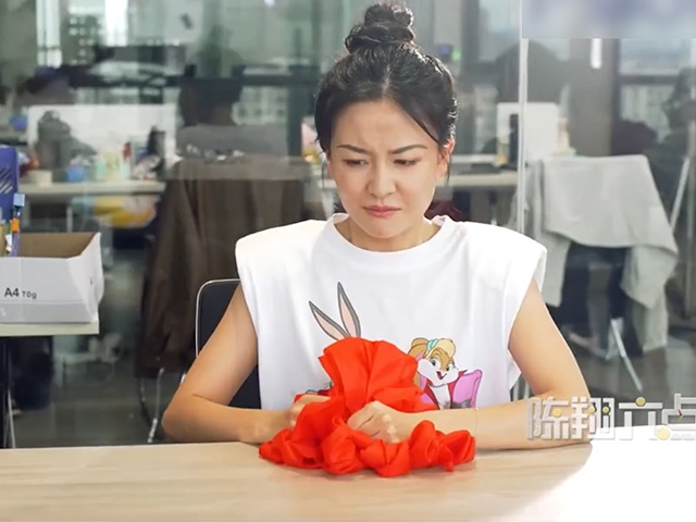 Clip hài hước - Trò chơi cân não của sếp khiến nhân viên phải "ôm hận"