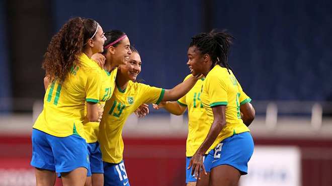 Brazil giành quyền vào vòng knock-out với ngôi nhì bảng F