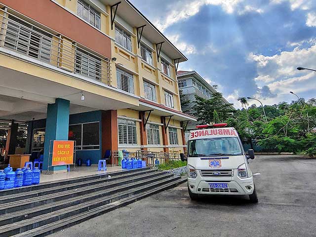 Tin tức trong ngày - TP.HCM: Dự kiến bổ sung 100 xe cấp cứu, 200 xe taxi để vận chuyển F0