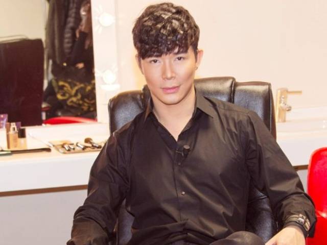 Giải trí - Nathan Lee hủy chuyến bay sang Pháp để ở lại chung sức cùng Việt Nam chống dịch