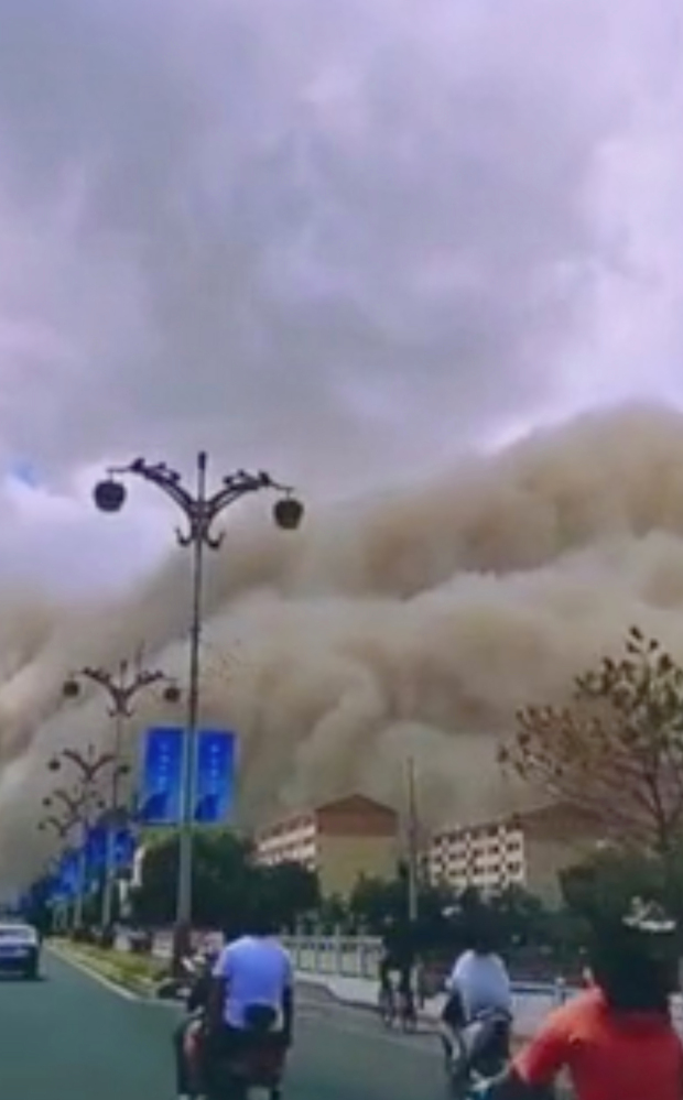 Thành phố ở tây bắc Trung Quốc gần đây trải qua trận bão cát.