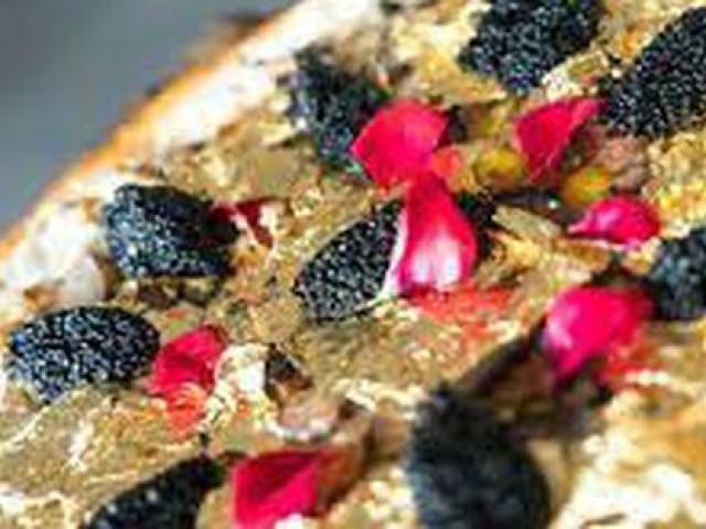 Thị trường - Tiêu dùng - Muốn ăn món pizza này bạn sẽ phải trả hơn 10 tháng lương cơ bản của 1 người Việt