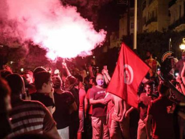 Thế giới - Tunisia hỗn loạn khi tổng thống tiến hành thanh trừng