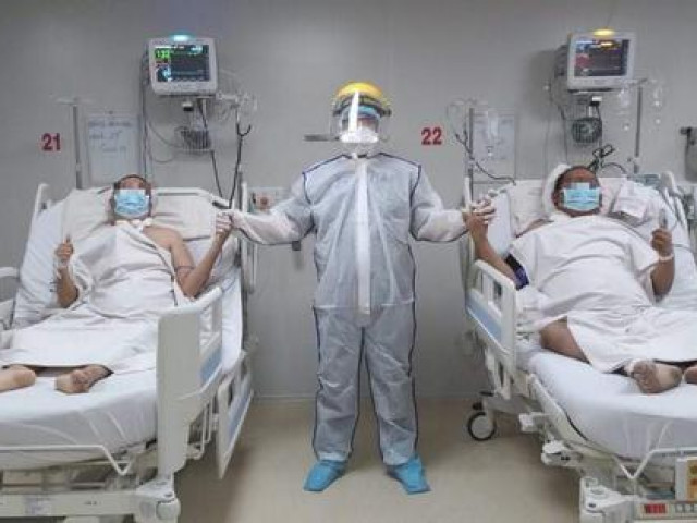 Sức khỏe đời sống - Bé trai chào đời ở phòng hồi sức Covid-19, 2 ca bệnh "nổi tiếng" xuất viện