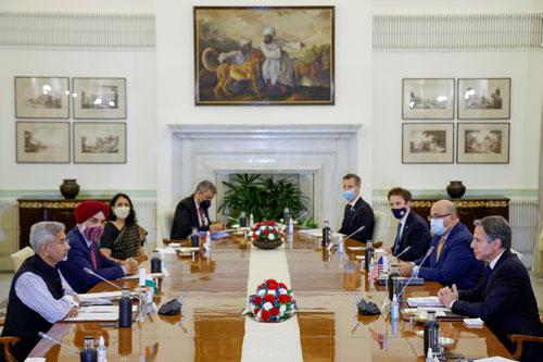 Bộ trưởng Ngoại giao Ấn Độ Subrahmanyam Jaishankar (trái) hội đàm cùng Ngoại trưởng Mỹ Antony Blinken hôm 28-7 ở thủ đô New Delhi - Ấn Độ Ảnh: REUTERS