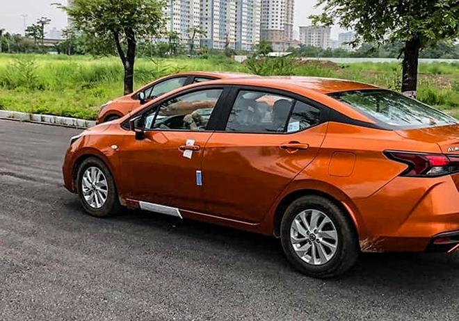 Nissan Sunny thế hệ mới xuất hiện trên đường phố Việt - 5