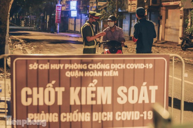 Xuyên đêm kiểm tra lý do người dân Thủ đô ra đường - 15