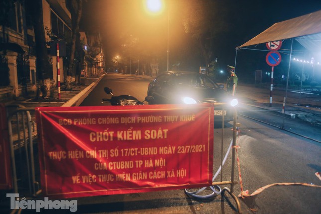 Xuyên đêm kiểm tra lý do người dân Thủ đô ra đường - 17
