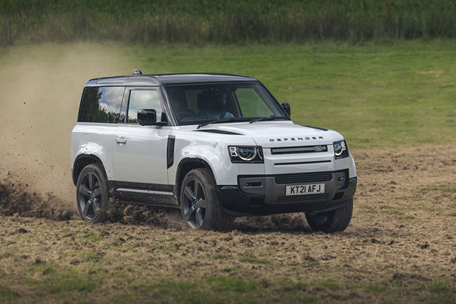 Land Rover Defender 2022 sẽ có bản SVR hiệu suất cao đấu Mercedes-AMG G63 - 1