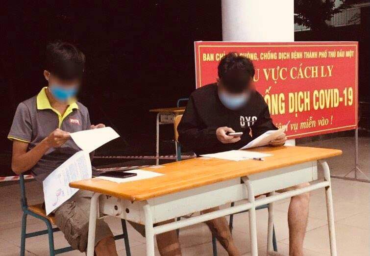 Hai thanh niên trèo rào trốn khỏi khu cách ly tập trung để mua thuốc lá bị xử phạt hành chính
