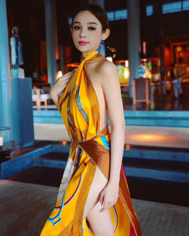 Mỹ nhân Việt thể hiện cá tính thời trang đa sắc màu với trang phục xẻ sườn từ cá tính, nữ tính tới hiện đại.
