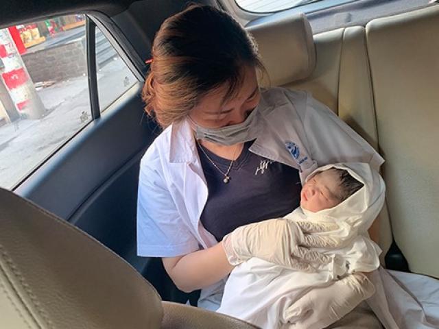 Tin tức trong ngày - Hà Nội: Được cảnh sát chốt kiểm dịch hỗ trợ đi đẻ, gia đình đặt tên con là "Công An"