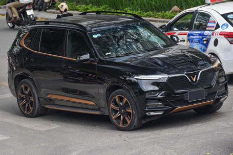 Dàn "xe chủ tịch" VinFast President khoe sắc trên đường phố Việt Nam