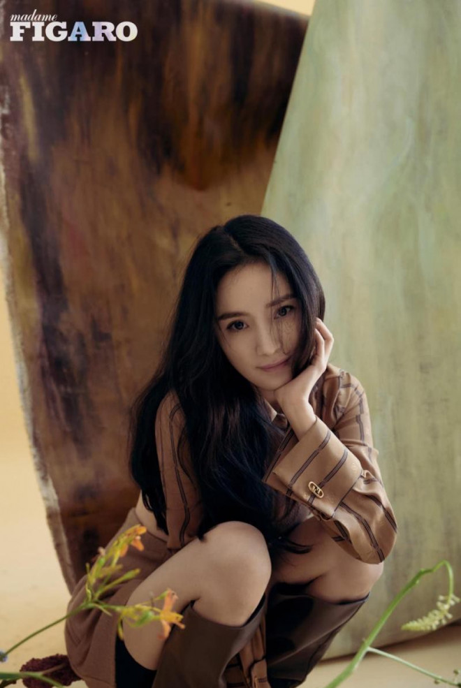 Dương Mịch xinh đẹp dịu dàng như “thần tiên tỷ tỷ” trong loạt ảnh tạp chí mới - 6