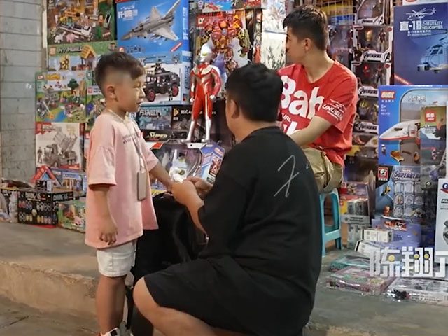 Cười 24H - Ông bố không ngờ được sự thật đằng sau đứa "con ngoan" của mình