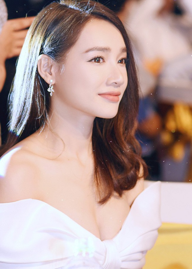 Đáng chú ý, Nhã Phương còn không ngại công khai mức doanh thu của công ty giao động ở khoảng từ 500 triệu - 1,5 tỷ mỗi tháng.
