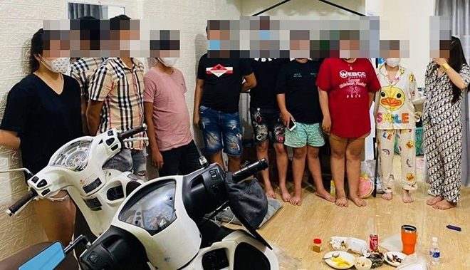 Lực lượng chức năng bắt quả tang các đối tượng tổ chức ăn nhậu trong mùa dịch