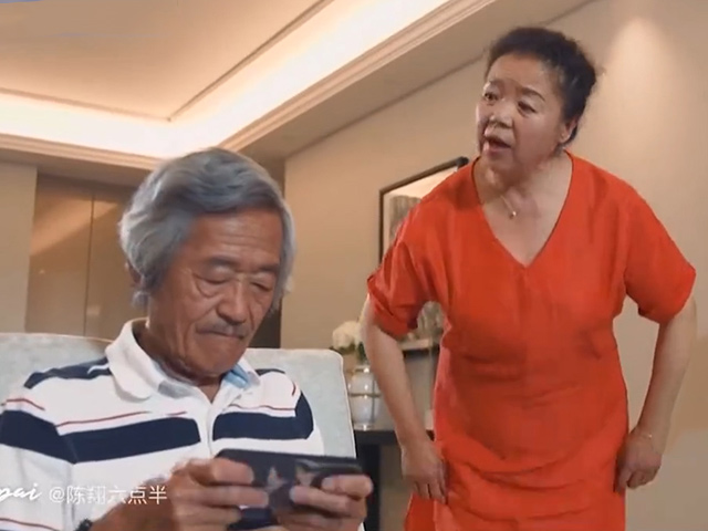 Cười 24H - Bà vợ "trừng trị" ông chồng già rồi còn ham mê chơi game