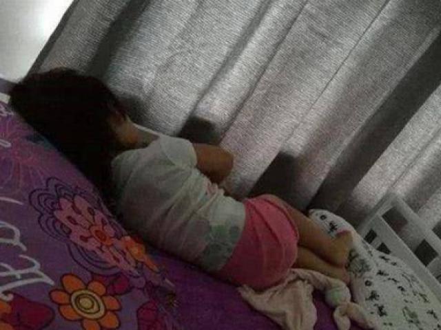 Bạn trẻ - Cuộc sống - Con gái liên tục than "giường quá chật" dù ngủ một mình, sự thật phía sau khiến bà mẹ bật khóc hối hận