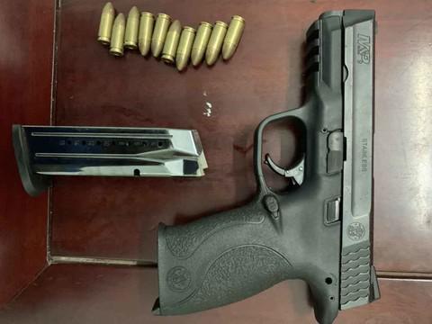 Khẩu súng các đối tượng dùng "áp tải" ma túy