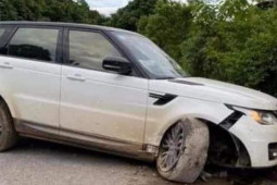 Tin tức trong ngày - Giang hồ mạng Huấn Hoa Hồng lái xe Range Rover gặp nạn