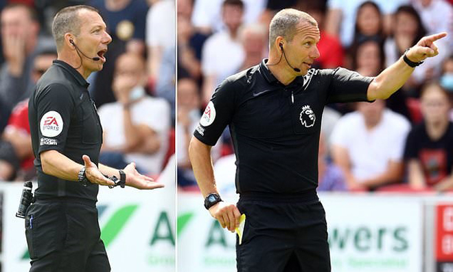 Kevin Friend rút thẻ vàng cho đám đông