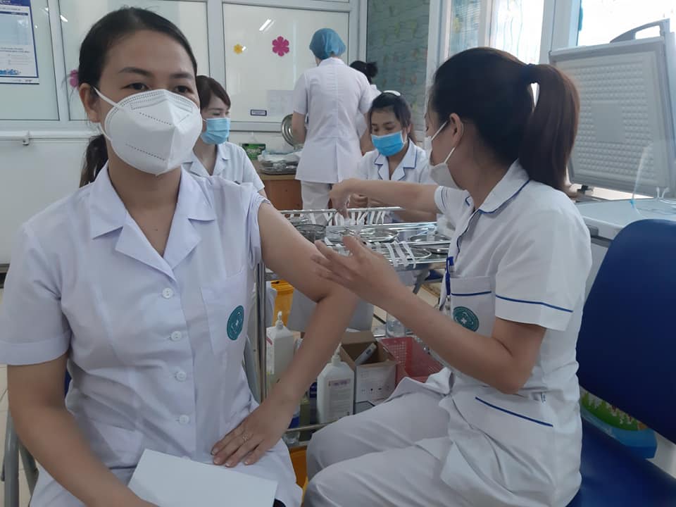Gần 1, 2 triệu liều vắc-xin COVID-19 từ cơ chế COVAX về đến Việt Nam - 1