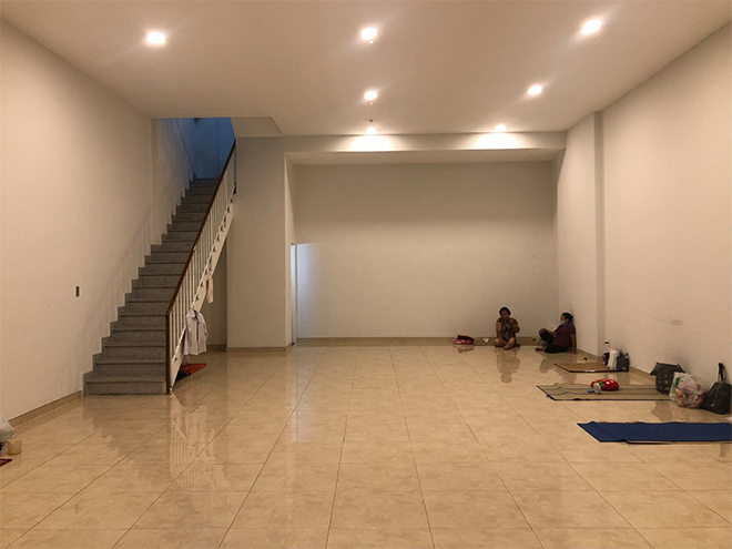 Cả mấy tháng nay, nhiều người phải sinh hoạt và làm việc ngay tại dự án