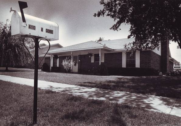 Vào đêm ngày 13/6/1980, ngôi nhà của vợ chồng Allan Gore được kiểm tra tới 5 lần.