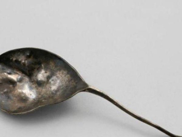 Phi thường - kỳ quặc - Mua chiếc thìa cong vẹo chỉ với 6.000 đồng, người đàn ông giật mình khi biết giá trị thực gấp 12.000 lần