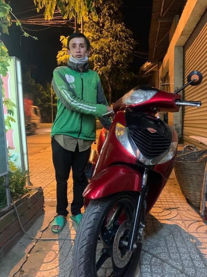  Anh Nhân được tặng một chiếc xe SH.