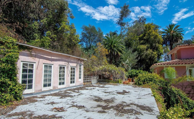 Vườn treo trên cao nhuốm màu thời gian. 