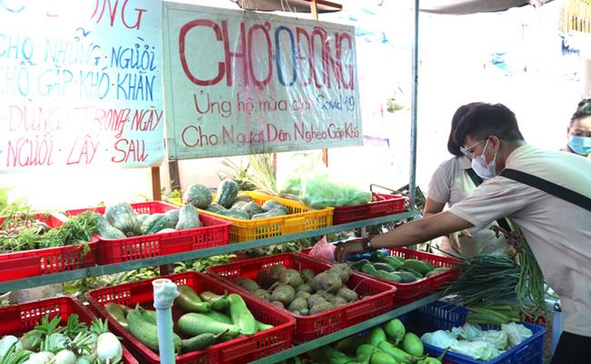 Ý tưởng “chợ 0 đồng” này là của bà Dương Thanh Hà (Cái Răng, TP. Cần Thơ) - người có khoảng 30 năm tham gia các nhóm thiện nguyện giúp đỡ những mảnh đời khó khăn khắp miền Tây. 
