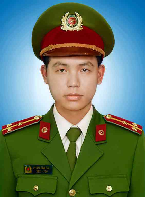 Chủ tịch nước Nguyễn Xuân Phúc đã ký Quyết định truy tặng Huân chương Chiến công hạng Nhì cho Đại úy Phan Tấn Tài