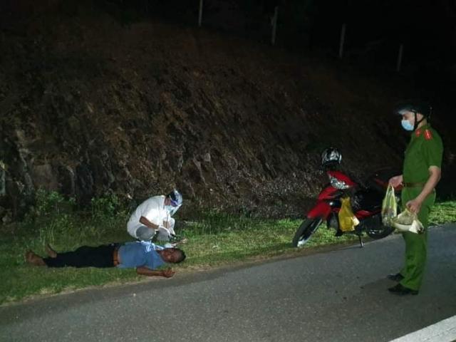 Tin tức trong ngày - 3 ngày không ăn đi xe máy từ miền Nam ra tới Hà Tĩnh, ông thợ xây ngất xỉu ven đường