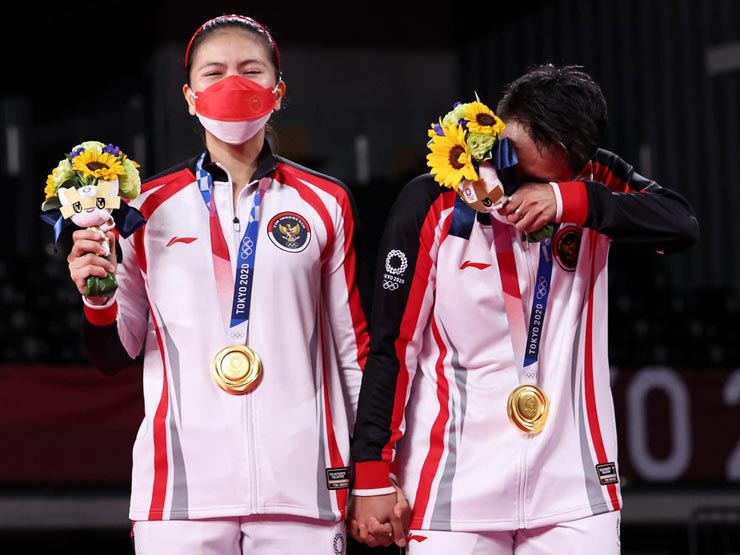 Những giọt nước mắt hạnh phúc của cặp đôi VĐV Indonesia, Apriyani Rahayu và Greysia Polii